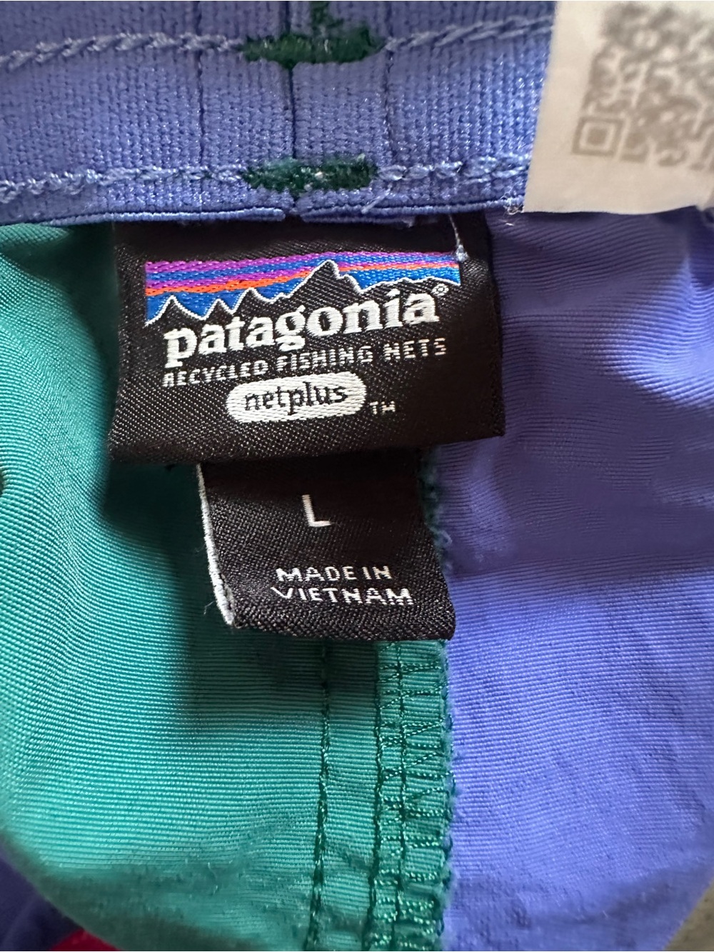 Patagonia 5in baggies size L! - Picture 4 of 4